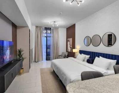 Large Condo next to Metro, City Center+Canal view!
